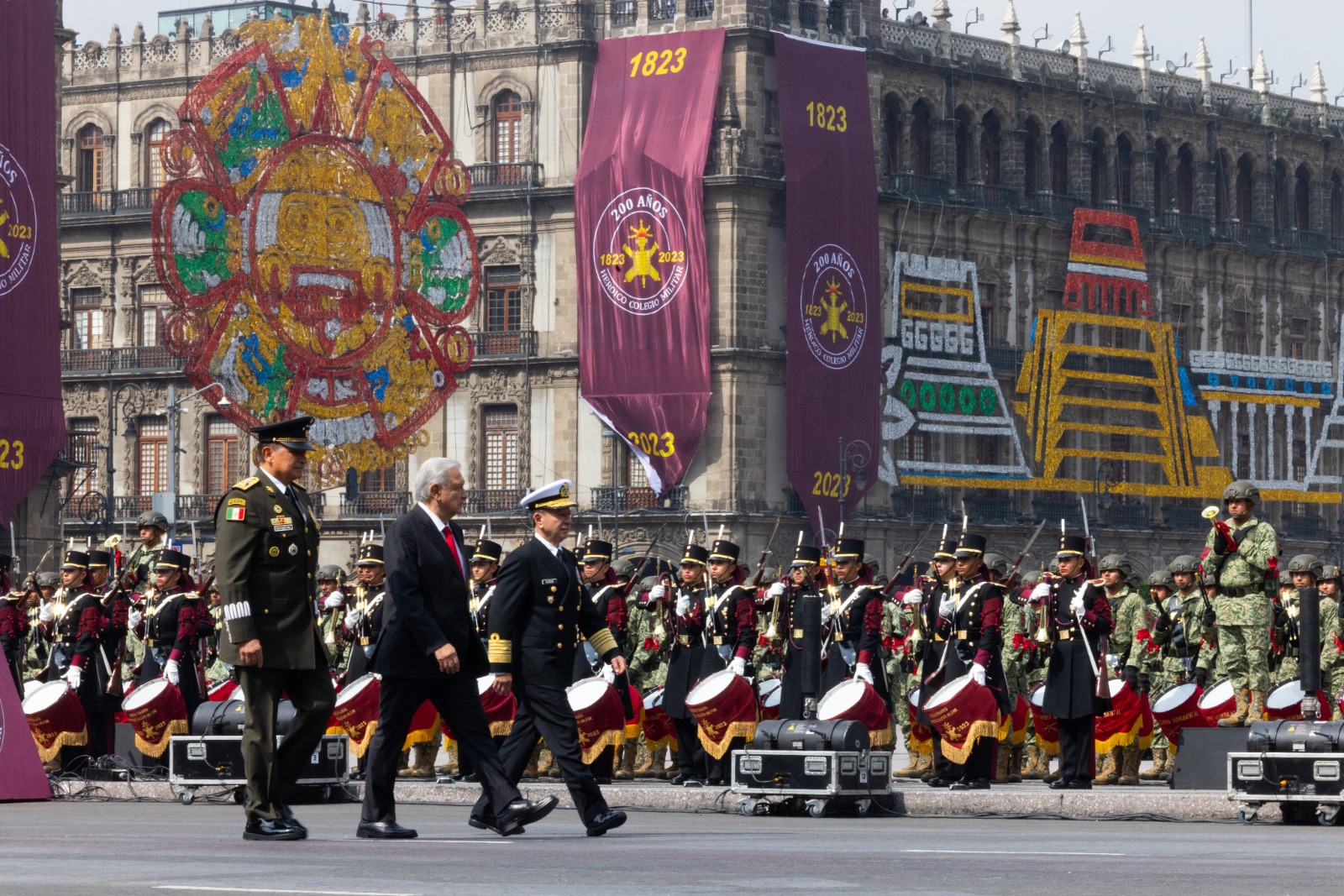 Encabeza Amlo El Desfile C Vico Militar En El Z Calo De La Cdmx