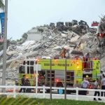 Un edificio se derrumba en Miami; buscan sobrevivientes