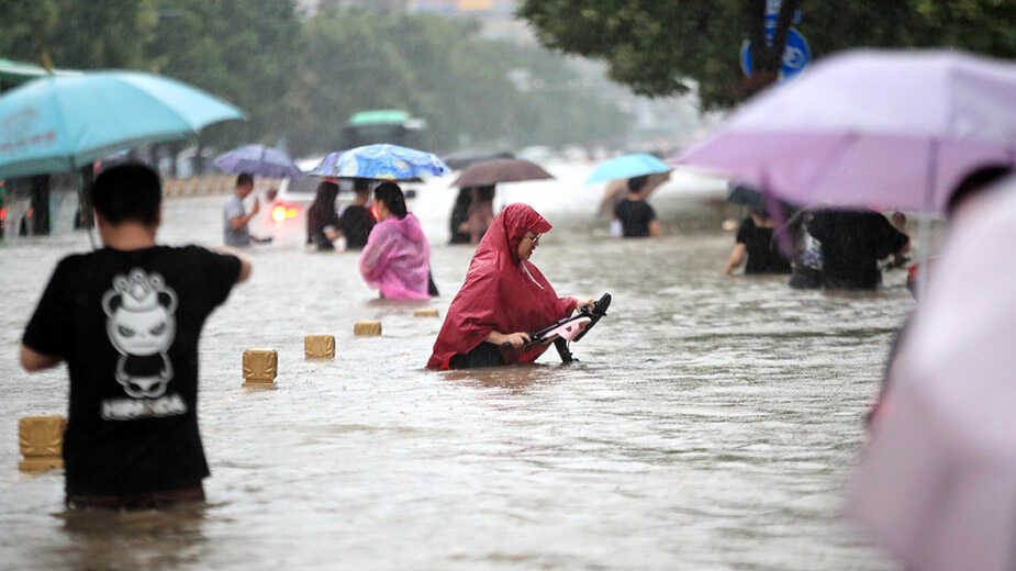 Inéditas lluvias en China dejan al menos 25 muertos entre escenas de terror