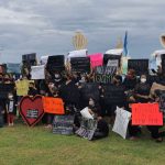 En Cancún protestan padres de niños con cáncer contra desabasto y contra López-Gatell