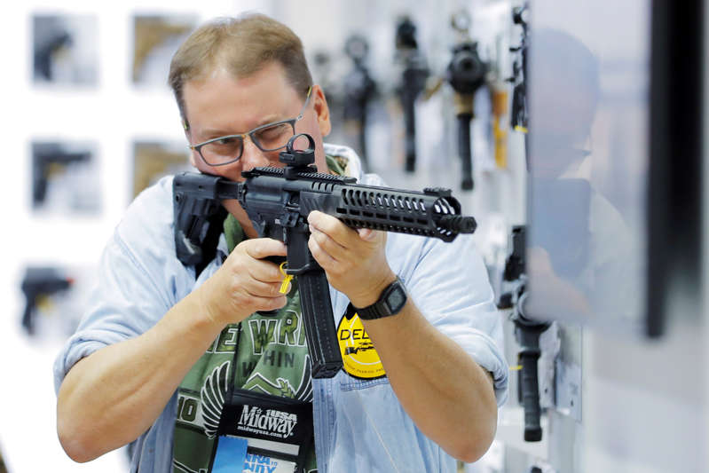 México está cerca de comprar rifles automáticos de Sig Sauer a EEUU: fuentes