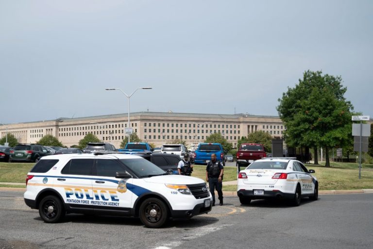 Muere agente de Policía en tiroteo frente al Pentágono