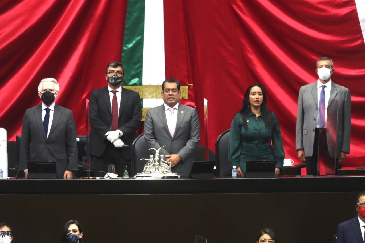 La LXV Legislatura de la Cámara de Diputados quedó legalmente constituida; eligen a Sergio Carlos Gutiérrez Luna como presidente de la Mesa Directiva