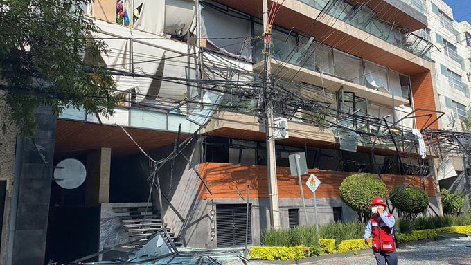 Se registra fuerte explosión en edificio de Avenida Coyoacán
