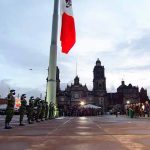 Iza López Obrador la Bandera a media asta por víctimas del 19-S