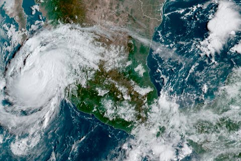 Tormenta tropical Olaf se intensifica a huracán categoría 1 rumbo a Los Cabos, BCS