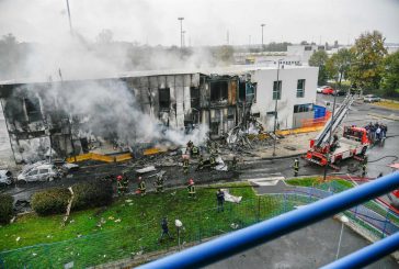 Mueren 8 personas al estrellarse un avión privado contra un edificio en Milán