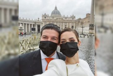 Samuel García acude a audiencia con el Papa; lo invita a Nuevo León