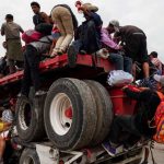 Automovilista atropella a migrantes en Orizaba, Veracruz
