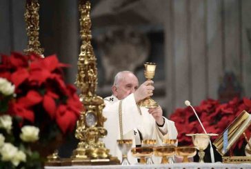 Vean más allá de las luces y recuerden a los pobres: papa Francisco