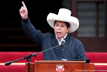 El presidente de Perú sustituirá a todo su gabinete tras renuncias de ministros
