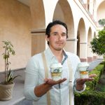 Víctor Manuel Martínez Bárcena, egresado de la UAEMéx, emprende con el manejo científico de hongos comestibles y medicinales 