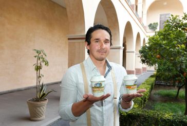 Víctor Manuel Martínez Bárcena, egresado de la UAEMéx, emprende con el manejo científico de hongos comestibles y medicinales 