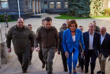 Nancy Pelosi viaja de manera sorpresiva a Ucrania y se reúne con Zelensky en Kiev