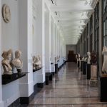 Más de veinte siglos de escultura presente en la galería jónica norte del Museo Nacional del Prado