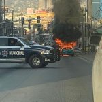 Reportan bloqueos e incendios simultáneos en Tijuana, Tecate, Ensenada y Mexicali