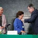 Entregan “Medalla al Mérito Administrativo” a la senadora Ifigenia Martínez 