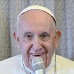 Armar a Ucrania es “moralmente aceptable” bajo condiciones, asegura el papa Francisco