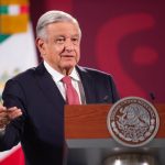 AMLO califica de rateros y clasistas a los defensores de la democraca