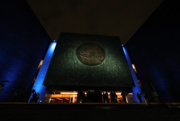 El Palacio Legislativo de San Lázaro se iluminó de azul por el Día Internacional de las Personas con Discapacidad