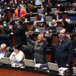 En una negra noche a la democracia, Morena y sus aliados avalan, con cambios, reforma a diversos ordenamientos en materia electoral   