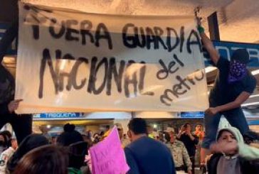 Protesta en la estación Bellas Artes del Metro confrontó a feministas con elementos de la Guardia Nacional