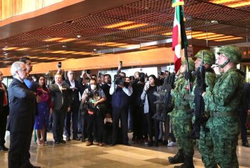 Santiago Creel frena ingreso de militares armados al Salón de Sesiones; declaró la apertura del Segundo Periodo de Sesiones el Segundo Año de la LXV Legislatura