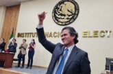 Edmundo Jacobo renuncia al INE; señala que “han politizado el cargo” con el plan B