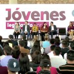 Dejar la indiferencia social y alejarse del crimen, pide Ricardo Monreal a los jóvenes  