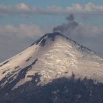 ALERTA NARANJA POR ACTIVIDAD DEL VOLCÁN VILLARRICA EN CHILE: PUCÓN SUSPENDE CLASES PARA ESTE LUNES Y TRASLADA A PACIENTES POSTRADOS