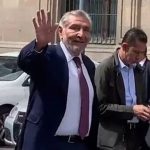 Sin mediar palabra, Adán Augusto abandona Palacio Nacional tras reunión con AMLO