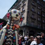 Desfile de Alebrijes Monumentales llena de color calles del Centro de la CDMX