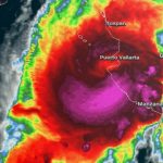 Lidia toca tierra en Jalisco, México, como huracán categoría 4 “extremadamente peligroso”