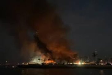 Se incendia la Marina Palmira; el fuego consumió 10 barcos en Baja California Sur