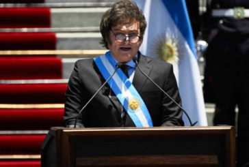 Ultraderechista Javier Milei asume la presidencia de Argentina; anuncia un ajuste doloroso