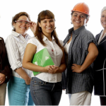 Redistribuir labores de cuidado para mayor participación de mujeres en mercado laboral