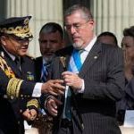 Bernardo Arévalo agradece a militares imparcialidad en crisis política en Guatemala