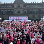 “Marcha por nuestra democracia” inunda CDMX y el resto de México; el gobierno de Andrés Manuel López Obrador busca destruir la escalera que le ayudó a alcanzar la presidencia de la República: Lorenzo Córdova