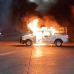 Normalista de Ayotzinapa queman camionetas de la Guardia Nacional en Tixtla, Guerrero