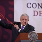 ¡Ahora resulta!, Confirma López Obrador fuga de policía que disparó contra normalista de Ayotzinapa
