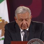 Al maestro con cariño, AMLO les anuncia incremento salarial del 10%