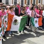 Así se vivió la ‘Marea Rosa’ en , Estados Unidos, España y Londres para demostrar su apoyo a Xóchitl Gálvez