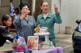 Celebra Sheinbaum con pastel organizado por sus vecinos su cumpleaños 62