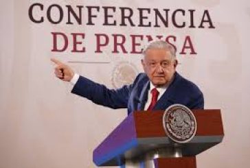 AMLO minimiza la decisión de Elon Musk de suspender la construcción de planta de Tesla en México