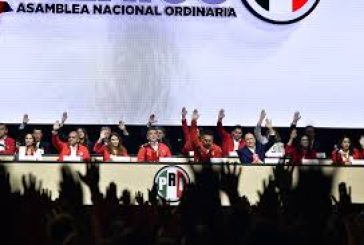 Priístas aprueban a mano alzada reelección de “Alito” Moreno para dirigir un PRI moribundo; el tricolor apuesta por la “expulsión del neoliberalismo”