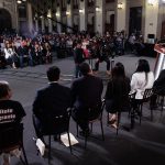 Aduladores y aplaudidores sostienen encuentro con AMLO