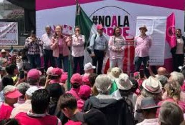 Frente al INE protesta Frente Cívico Nacional contra la sobrerrrepresentación