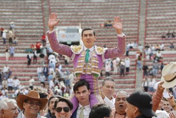 Bruno Aloi sale en hombros y abre la puerta grande durante la sexta novillada de la Plaza México