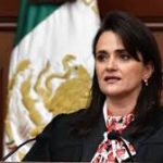 Ministra Ríos Farjat aclara a AMLO supuesto sueldo de 700 mil pesos: “Ningún funcionario lo gana”