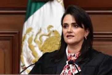 Ministra Ríos Farjat aclara a AMLO supuesto sueldo de 700 mil pesos: “Ningún funcionario lo gana”